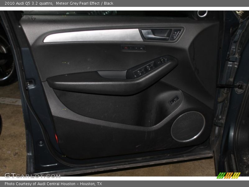 Meteor Grey Pearl Effect / Black 2010 Audi Q5 3.2 quattro
