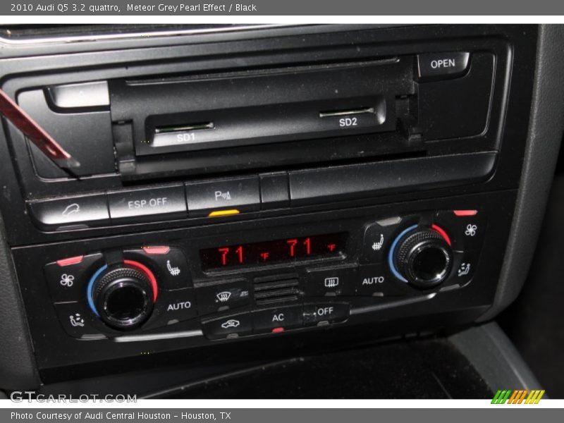 Meteor Grey Pearl Effect / Black 2010 Audi Q5 3.2 quattro