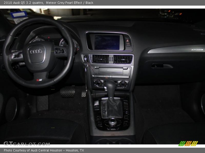 Meteor Grey Pearl Effect / Black 2010 Audi Q5 3.2 quattro