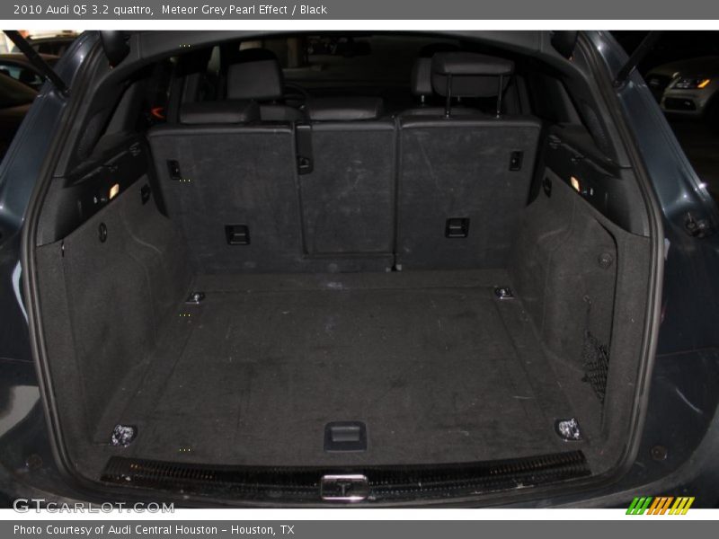 Meteor Grey Pearl Effect / Black 2010 Audi Q5 3.2 quattro