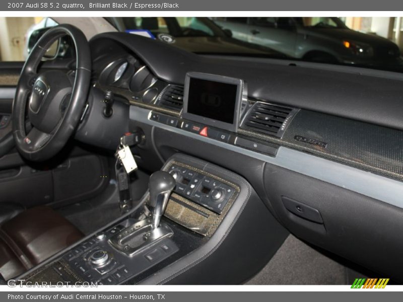 Dashboard of 2007 S8 5.2 quattro