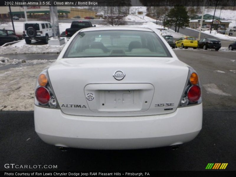 Cloud White / Blond Beige 2002 Nissan Altima 3.5 SE