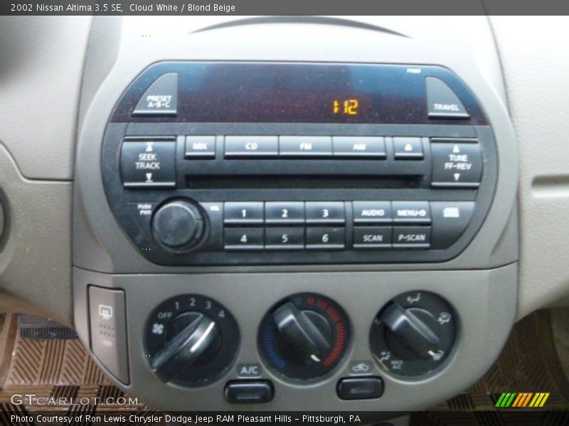 Cloud White / Blond Beige 2002 Nissan Altima 3.5 SE