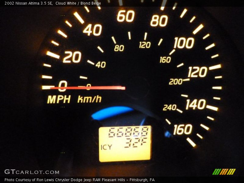 Cloud White / Blond Beige 2002 Nissan Altima 3.5 SE