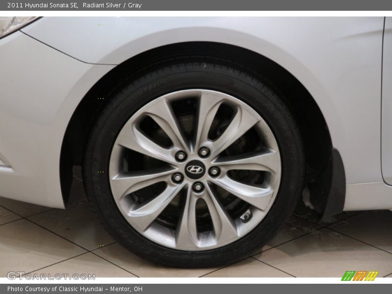 Radiant Silver / Gray 2011 Hyundai Sonata SE