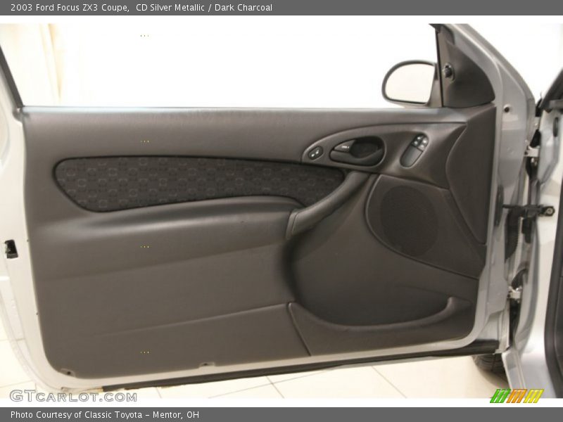 CD Silver Metallic / Dark Charcoal 2003 Ford Focus ZX3 Coupe