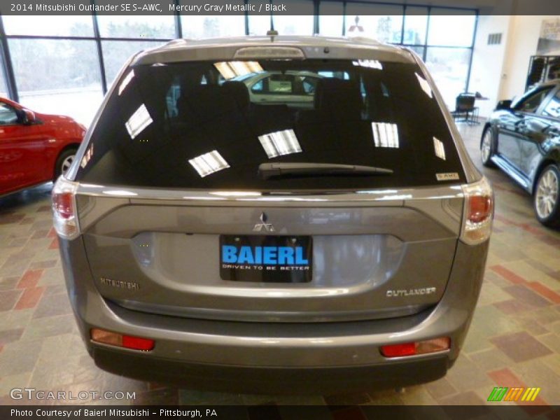 Mercury Gray Metallic / Black 2014 Mitsubishi Outlander SE S-AWC