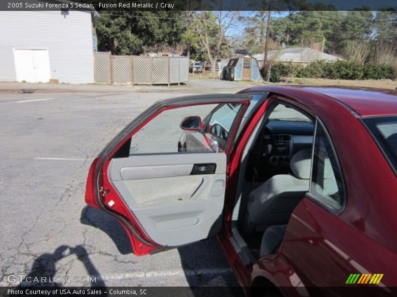 Fusion Red Metallic / Gray 2005 Suzuki Forenza S Sedan