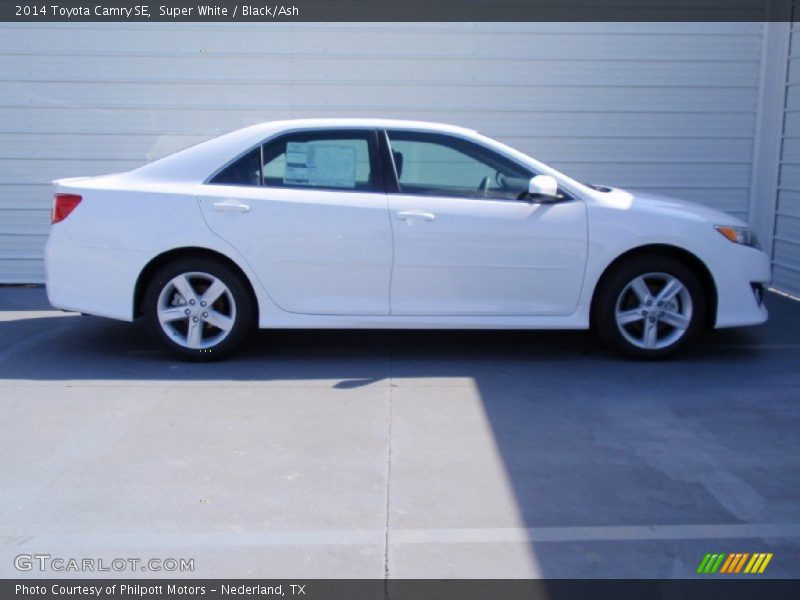 Super White / Black/Ash 2014 Toyota Camry SE