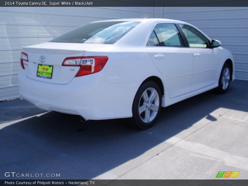 Super White / Black/Ash 2014 Toyota Camry SE