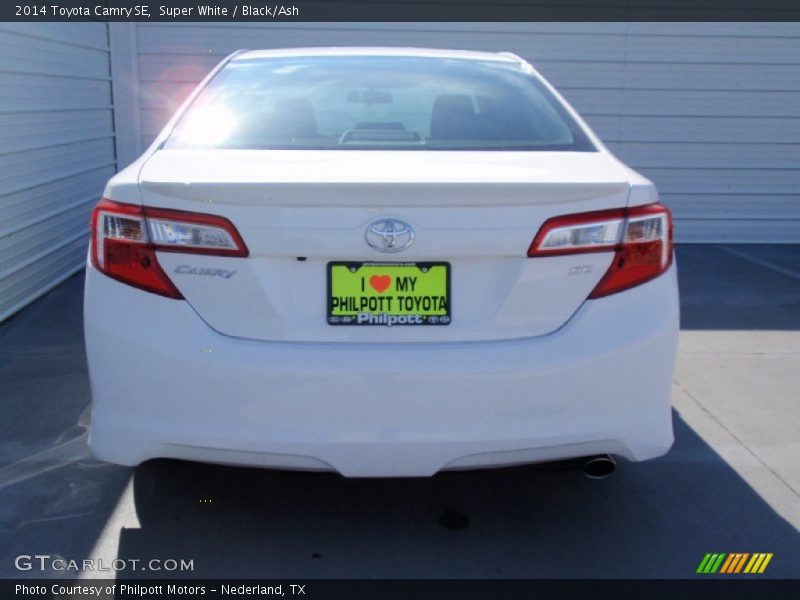 Super White / Black/Ash 2014 Toyota Camry SE