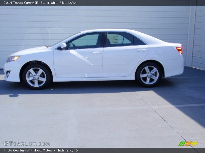 Super White / Black/Ash 2014 Toyota Camry SE