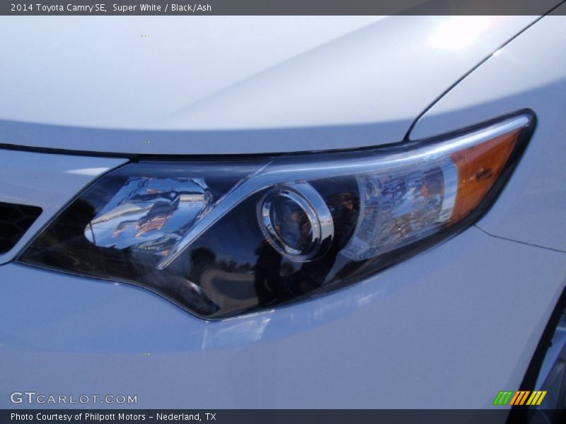 Super White / Black/Ash 2014 Toyota Camry SE