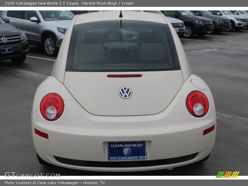 Harvest Moon Beige / Cream 2006 Volkswagen New Beetle 2.5 Coupe
