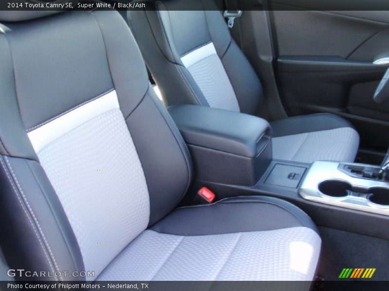Super White / Black/Ash 2014 Toyota Camry SE