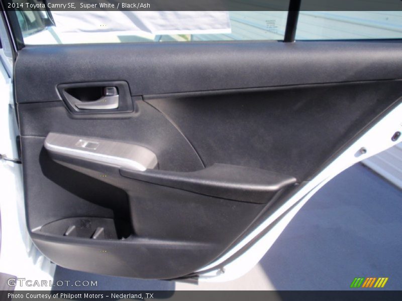 Super White / Black/Ash 2014 Toyota Camry SE
