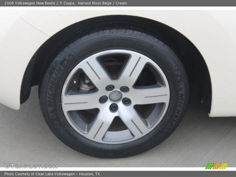 Harvest Moon Beige / Cream 2006 Volkswagen New Beetle 2.5 Coupe