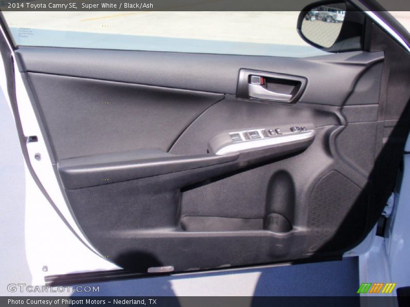 Super White / Black/Ash 2014 Toyota Camry SE