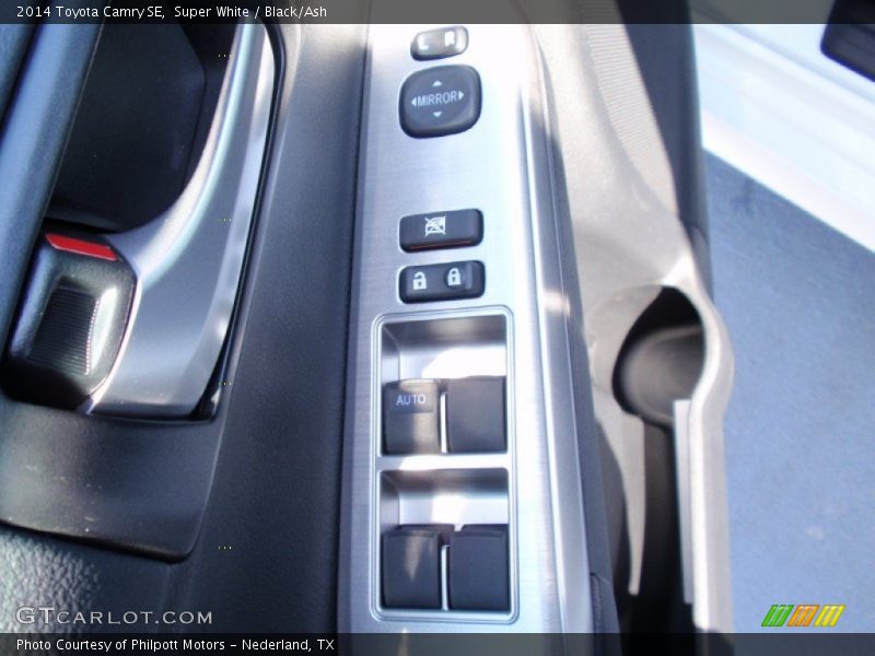 Super White / Black/Ash 2014 Toyota Camry SE
