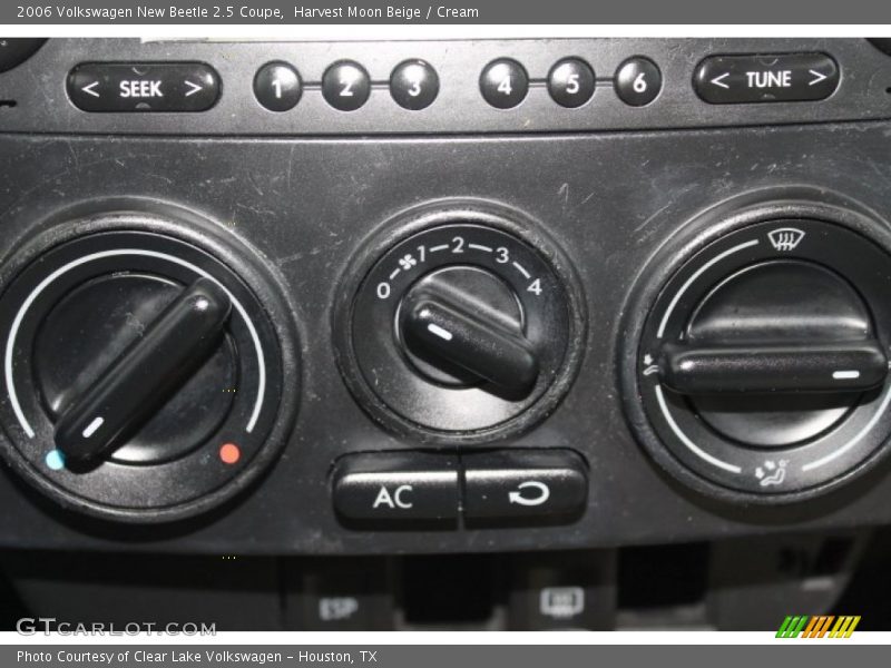 Controls of 2006 New Beetle 2.5 Coupe