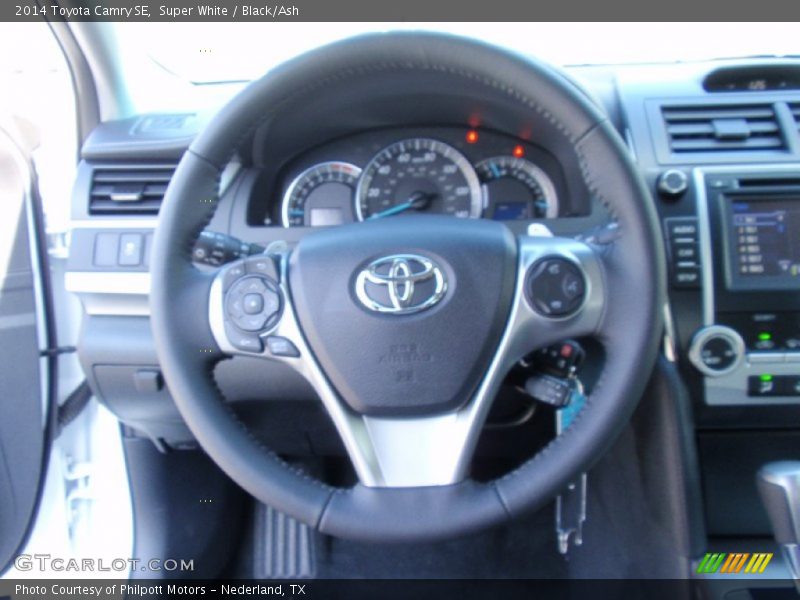 Super White / Black/Ash 2014 Toyota Camry SE