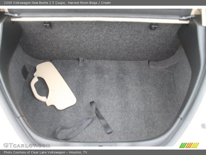 Harvest Moon Beige / Cream 2006 Volkswagen New Beetle 2.5 Coupe