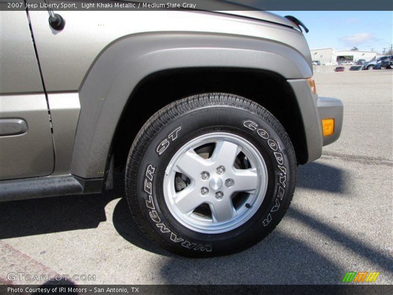 Light Khaki Metallic / Medium Slate Gray 2007 Jeep Liberty Sport