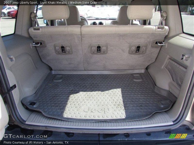 Light Khaki Metallic / Medium Slate Gray 2007 Jeep Liberty Sport