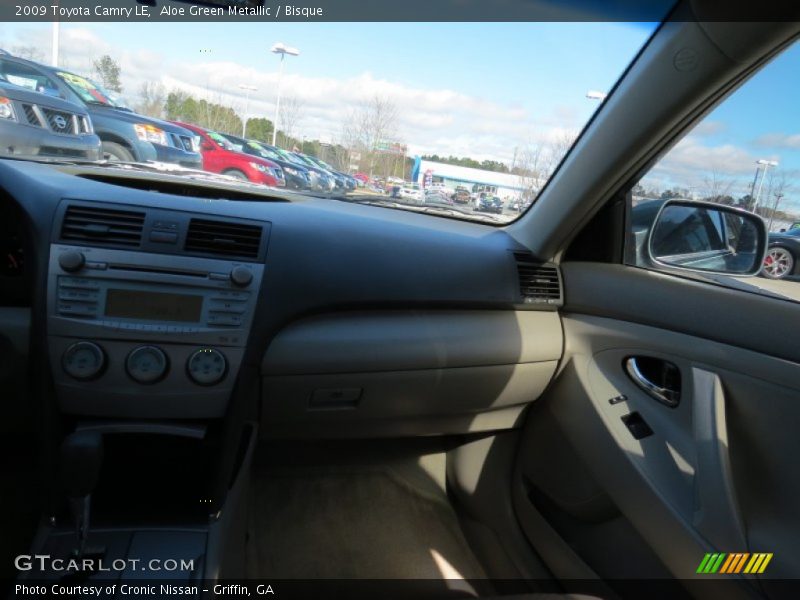 Aloe Green Metallic / Bisque 2009 Toyota Camry LE
