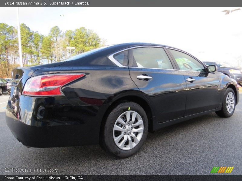Super Black / Charcoal 2014 Nissan Altima 2.5