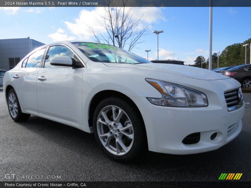 Pearl White / Charcoal 2014 Nissan Maxima 3.5 S