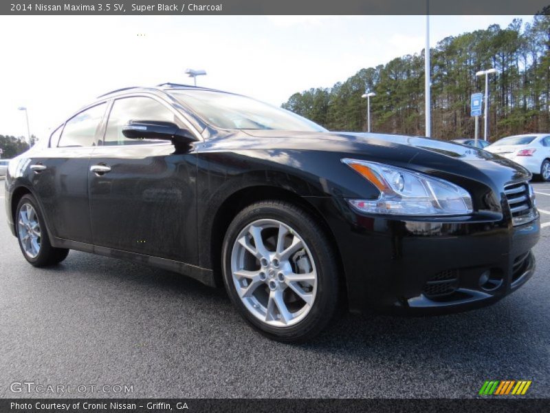 Front 3/4 View of 2014 Maxima 3.5 SV