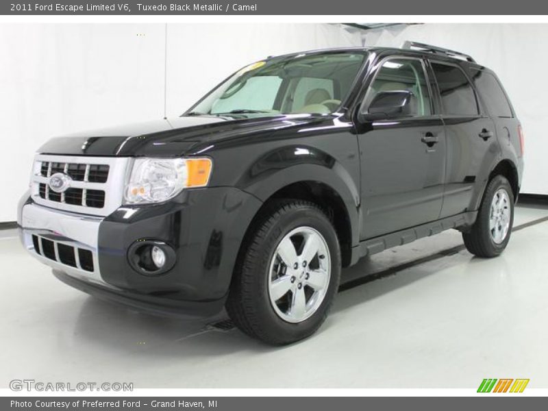 Front 3/4 View of 2011 Escape Limited V6