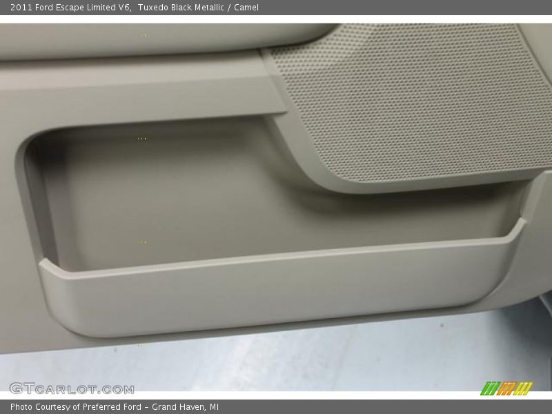 Tuxedo Black Metallic / Camel 2011 Ford Escape Limited V6