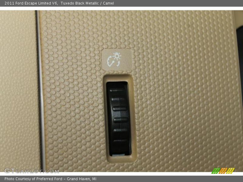 Tuxedo Black Metallic / Camel 2011 Ford Escape Limited V6