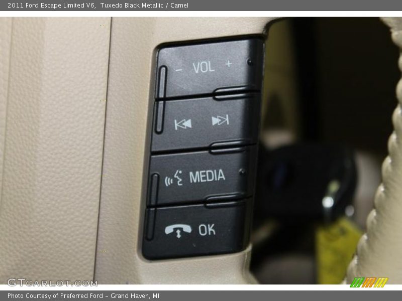 Tuxedo Black Metallic / Camel 2011 Ford Escape Limited V6