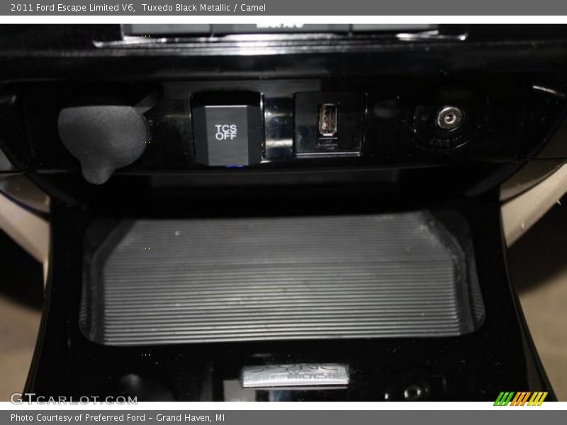 Tuxedo Black Metallic / Camel 2011 Ford Escape Limited V6