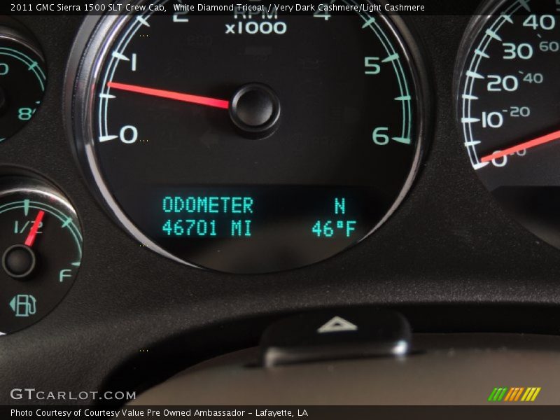 White Diamond Tricoat / Very Dark Cashmere/Light Cashmere 2011 GMC Sierra 1500 SLT Crew Cab