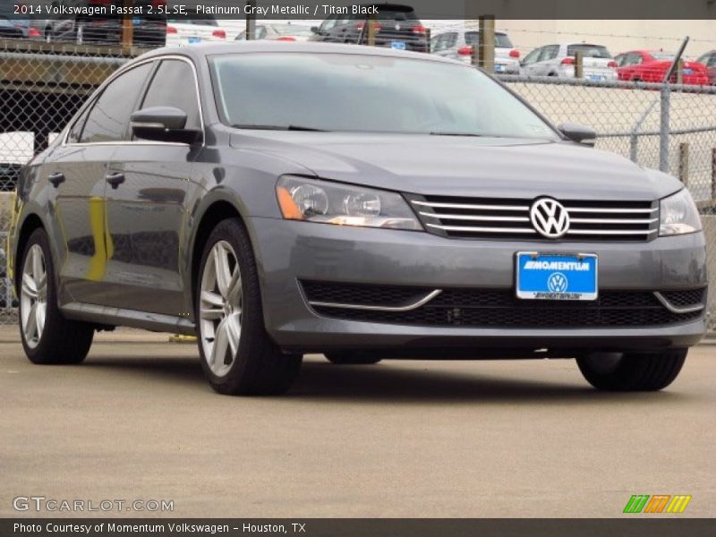 Platinum Gray Metallic / Titan Black 2014 Volkswagen Passat 2.5L SE