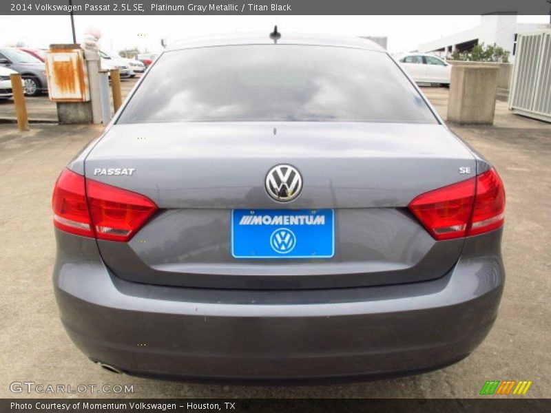 Platinum Gray Metallic / Titan Black 2014 Volkswagen Passat 2.5L SE