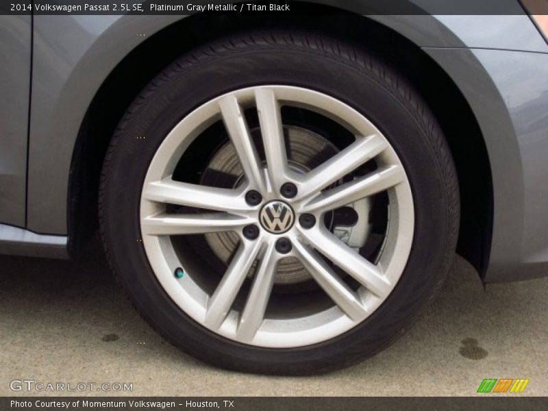 Platinum Gray Metallic / Titan Black 2014 Volkswagen Passat 2.5L SE