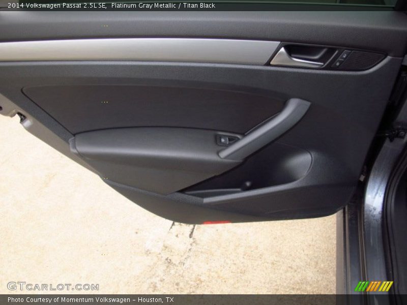 Platinum Gray Metallic / Titan Black 2014 Volkswagen Passat 2.5L SE