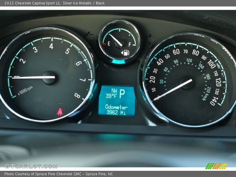 Silver Ice Metallic / Black 2013 Chevrolet Captiva Sport LS