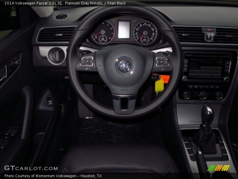 Platinum Gray Metallic / Titan Black 2014 Volkswagen Passat 2.5L SE