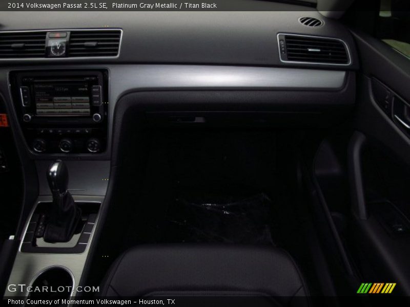 Platinum Gray Metallic / Titan Black 2014 Volkswagen Passat 2.5L SE