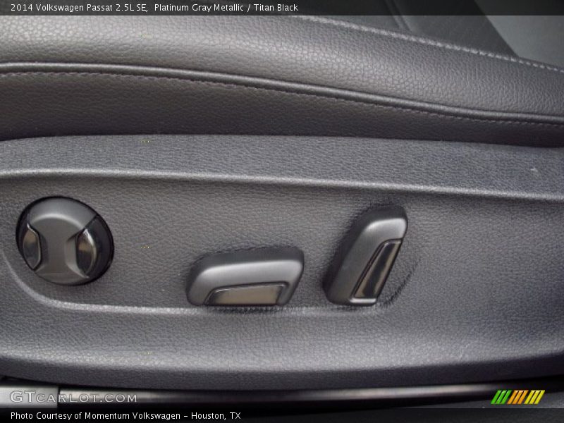 Platinum Gray Metallic / Titan Black 2014 Volkswagen Passat 2.5L SE