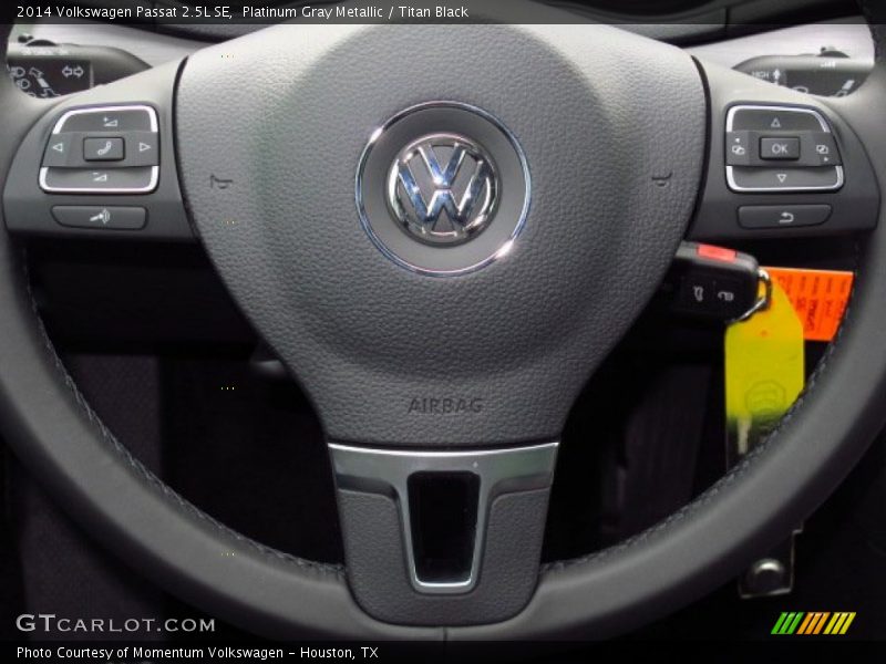 Platinum Gray Metallic / Titan Black 2014 Volkswagen Passat 2.5L SE