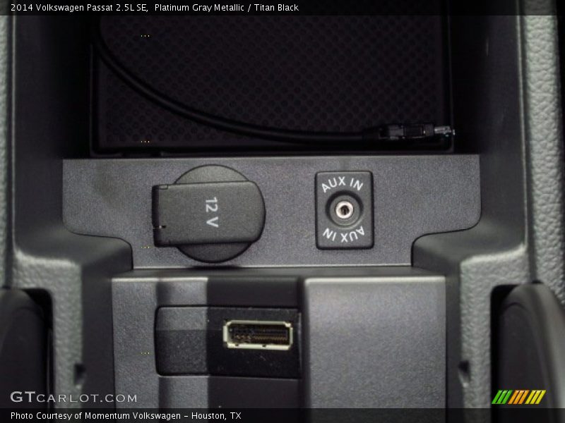 Platinum Gray Metallic / Titan Black 2014 Volkswagen Passat 2.5L SE