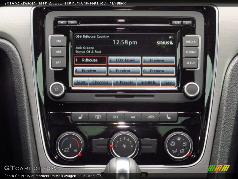 Platinum Gray Metallic / Titan Black 2014 Volkswagen Passat 2.5L SE