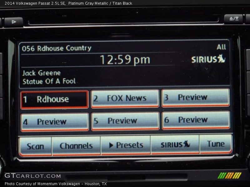 Platinum Gray Metallic / Titan Black 2014 Volkswagen Passat 2.5L SE